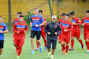 Thầy trò HLV Hữu Thắng gấp rút chuẩn bị tốt nhất cho giấc mơ vàng SEA Games. Ảnh: Minh hoàng