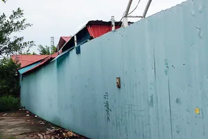 Công trình xây dựng sai phép lấn rạch đang chờ  xử lý