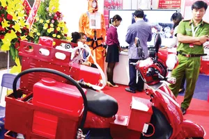 Xe chữa cháy mini để tiếp cận và chữa cháy trong các hẻm nhỏ