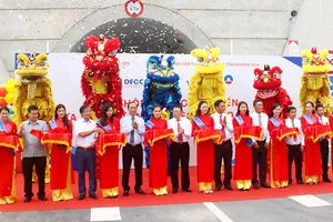 Cắt băng, thông xe toàn tuyến để đưa hầm đường bộ Đèo Cả vào vận hành