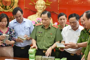 Tiến hành kiểm tra tang vật trong chuyên án