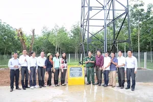 Thực hiện nghi thức khánh thành và bàn giao công trình “Nước ngọt vùng biên” cho nhân dân ấp Thạnh Phú, xã Lộc Thạnh, huyện Lộc Ninh, tỉnh Bình Phước.