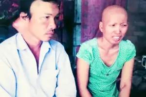 Vợ chồng ung thư nuôi 3 con nhỏ cầu cứu