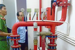 Kiểm tra, nhắc nhở đội PCCC  tại chỗ bảo trì, bảo dưỡng định kỳ phương tiện chữa cháy, máy bơm nước
