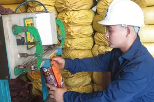 Đóng gói cà phê ở Công ty Trung Đức