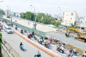 Cầu Nhị Thiên Đường 1 sắp hoàn thành                                                                                     Ảnh: CAO THĂNG