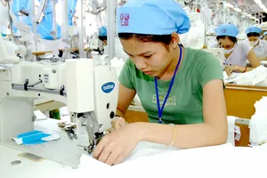 May xuất khẩu tại Công ty may Việt Tiến 	Ảnh: CAO THĂNG