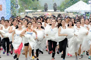 Thi chạy lấy tiền làm đám cưới ở Bangkok