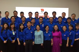 Đồng chí Võ Thị Dung với các đại biểu  dự Đại hội Đoàn TNCS HCM toàn quốc tại buổi gặp gỡ