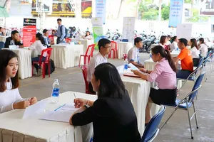 Bạn trẻ tham gia Ngày hội Phỏng vấn - tuyển dụng tại Nhà văn hóa Thanh niên