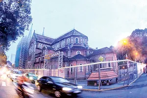 Công trình trùng tu Nhà thờ Đức Bà                          Ảnh: DŨNG PHƯƠNG