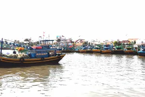 Nghề mành chụp 4 tăng gông ra đời góp phần giải quyết bài toán thiếu lao động,  giúp ngư dân chuyển đổi nghề hiệu quả