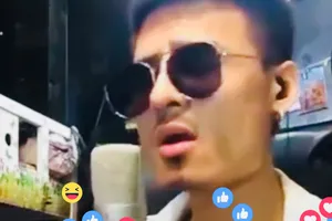 Hoa Vinh đang là cái tên nổi tiếng trên mạng xã hội sau một đêm                            khi vừa livestream vừa hát. Nguồn: Internet