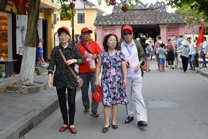 Du lịch phát triển đã tạo nhiều áp lực lên di sản                         Ảnh: NGỌC PHÚC