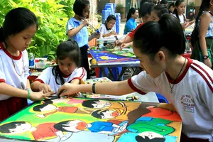 Các thí sinh thể hiện tài năng hội họa của mình tại Nét vẽ xanh 2018