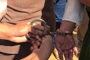 Bắt khẩn cấp một giáo viên có hành vi dâm ô với học sinh 