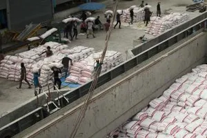 Vận chuyển gạo tại một nhà máy ở Bangkok, Thái Lan. Nguồn: TTXVN