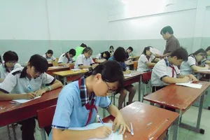 Thí sinh dự kỳ thi tuyển sinh lớp 10 năm học 2018-2019 tại điểm thi THCS Trương Công Định (quận Bình Thạnh)