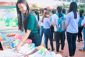 Ngọc Huyên tham gia Ngày hội Sinh viên 5 tốt (năm học 2017-2018)