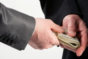 Phong tỏa tài sản đảng viên có dấu hiệu tham nhũng