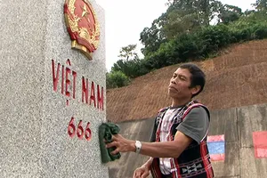 Già làng Hải Viên Xê, ở xã A.Đớt, huyện A Lưới, tỉnh Thừa Thiên - Huế xem việc bảo vệ cột mốc  nơi biên cương là nhiệm vụ thiêng liêng