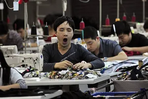 Cuộc chiến tranh thương mại Mỹ - Trung gia tăng sức ép đối với nền kinh tế lớn thứ nhì thế giới.  Ảnh: WSJ