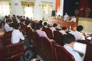 Bí thư Tỉnh ủy Hà Tĩnh Lê Đình Sơn tiếp xúc, nghe nguyện vọng nhân dân trong quá trình sắp xếp  đơn vị hành chính thôn