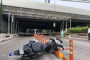 Hiện trường vụ  sập giàn giáo cầu vượt đầu hầm Thủ Thiêm