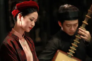 Trang phục của diễn viên Jun Vũ trong  Người bất tử được may thủ công kỹ lưỡng