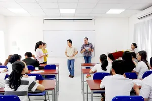 Giờ học tiếng Anh với giảng viên nước ngoài của sinh viên Trường ĐH Công nghiệp thực phẩm TPHCM