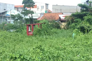 Khu nghĩa trang gia đình nằm trong khu dân cư vừa mất  mỹ quan, lại dễ bị lấn chiếm  