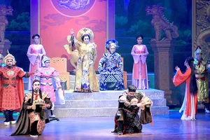 Cải lương thời hiện đại được đầu tư, chăm chút về sân khấu, phục trang nhưng vẫn loay hoay để tồn tại.            Ảnh: THÚY BÌNH