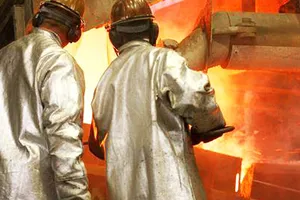 Phế liệu điện tử được nấu chảy  ở trung tâm tái chế của Umicore