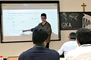 Sinh viên Nguyễn Trung Tín trình bày báo cáo khoa học và nhận giải thưởng tại hội thảo GIKA 2018 ở Tây Ban Nha