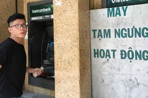 Một máy ATM ngưng hoạt động ngày 31-1           Ảnh: THÀNH TRÍ