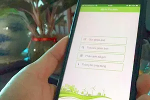 Người dân quận Thủ Đức làm quen, thao tác trên ứng dụng “Đô thị Thủ Đức”