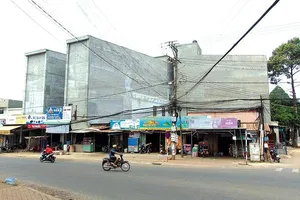 Nhiều nhà nuôi chim yến tự phát ngay trong  khu dân cư tại thị xã Phước Long