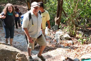 Ông bà Gunter Mairhormann băng rừng khám phá  Vườn quốc gia Côn Đảo