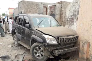 Hiện trường vụ tấn công khủng bố xảy ra ở ở huyện Dera Ismail Khan. Nguồn TTXVN