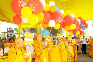 Thả bong bóng và chim bồ câu tại lễ hội Quán Thế Âm  năm Kỷ Hợi - PL.2563 cầu cho quốc thái dân an