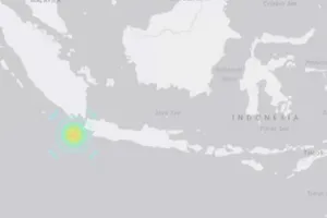  Tâm chấn nằm ở độ sâu 10km dưới lòng đất ngoài khơi phía Nam cách tỉnh Banten, đảo Java của Indonesia 150km. Đồ họa: USGS