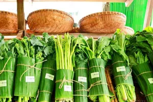 Nhiều siêu thị trong nước đã hưởng ứng trào lưu từ siêu thị Thái Lan, tận dụng lá chuối gói hàng. Ảnh VTC