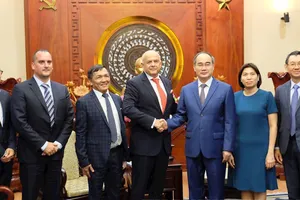 Bí thư Thành ủy TP Nguyễn Thiện Nhân tiếp ông Stefan Czucz, Tổng Giám đốc Công ty CZ Slovakia 