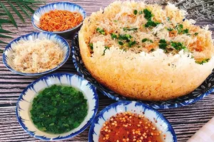 Cơm cháy chan mỡ hành