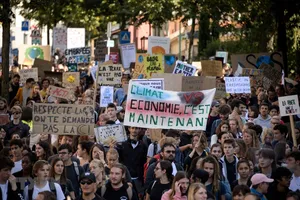 Người dân tuần hành kêu gọi hành động ngăn chặn biến đổi khí hậu tại Lausanne, Thụy Sĩ ngày 27-9-2019. Nguồn: TTXVN