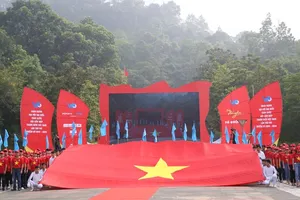 Các đại biểu tham gia lễ chào cờ đặc biệt “Tôi yêu Tổ quốc tôi”   