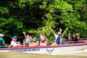 Du khách tham quan di tích lịch sử Chiến khu Rừng Sác ở huyện Cần Giờ, TPHCM 