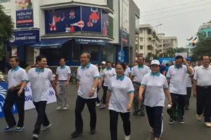 Đi bộ đồng hành vì người nghèo