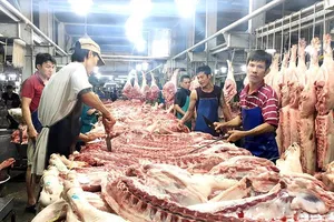 Ngăn chặn doanh nghiệp thổi giá heo 