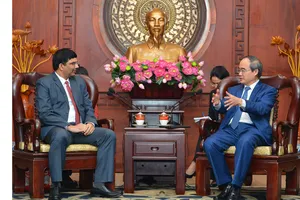 Bí thư Thành ủy TPHCM Nguyễn Thiện Nhân  tiếp Tổng Lãnh sự Ấn Độ tại TPHCM K. Srykar Reddy